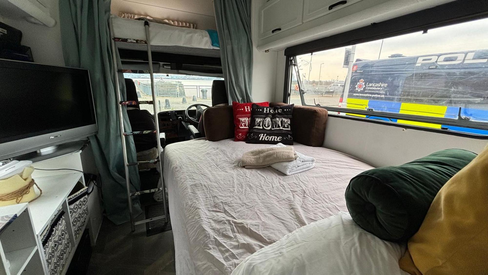 Hotel Cool Wheels On The Waterfront Liverpool Zewnętrze zdjęcie